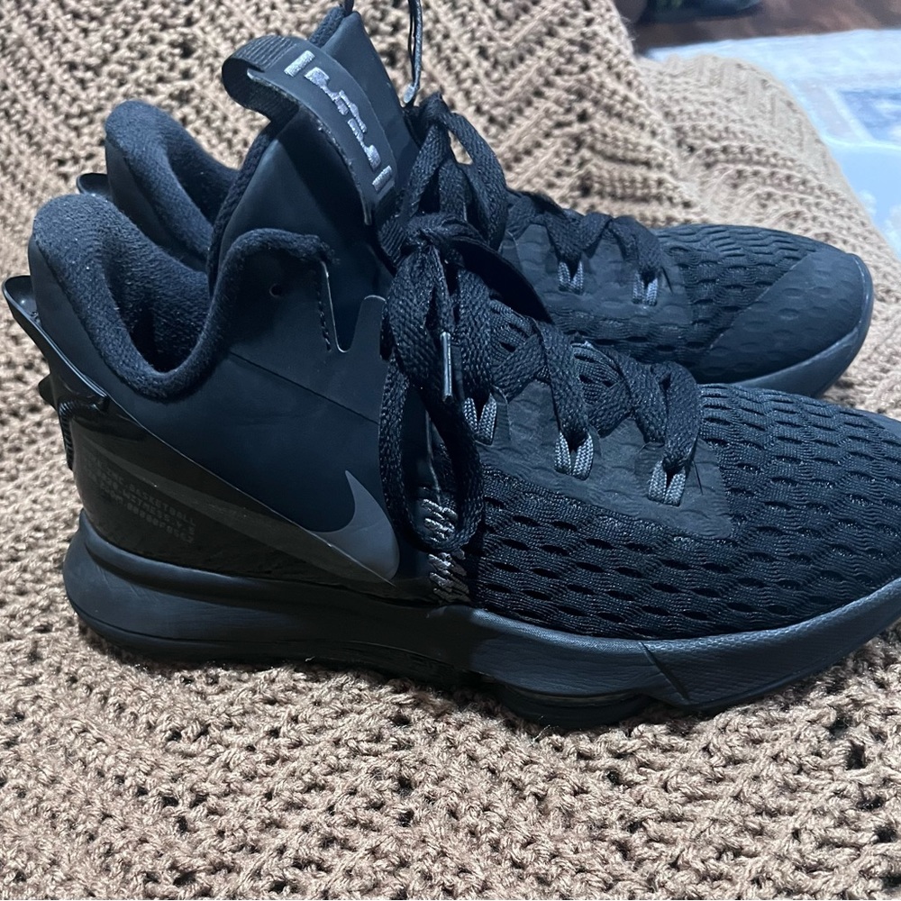 Men’s Nike Basketball Shoes